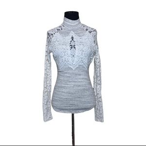 White lace detail top - Like new 🌸